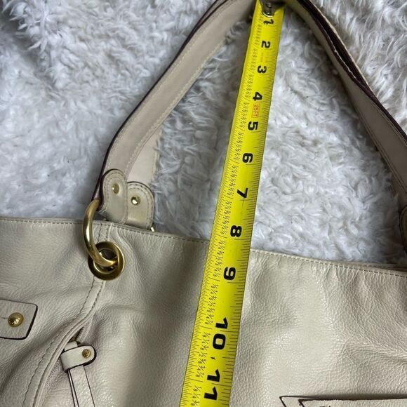 Liz Claiborne Leather Beige Large shoulder bag gold tone brass hardwares . - Picture 10 of 12